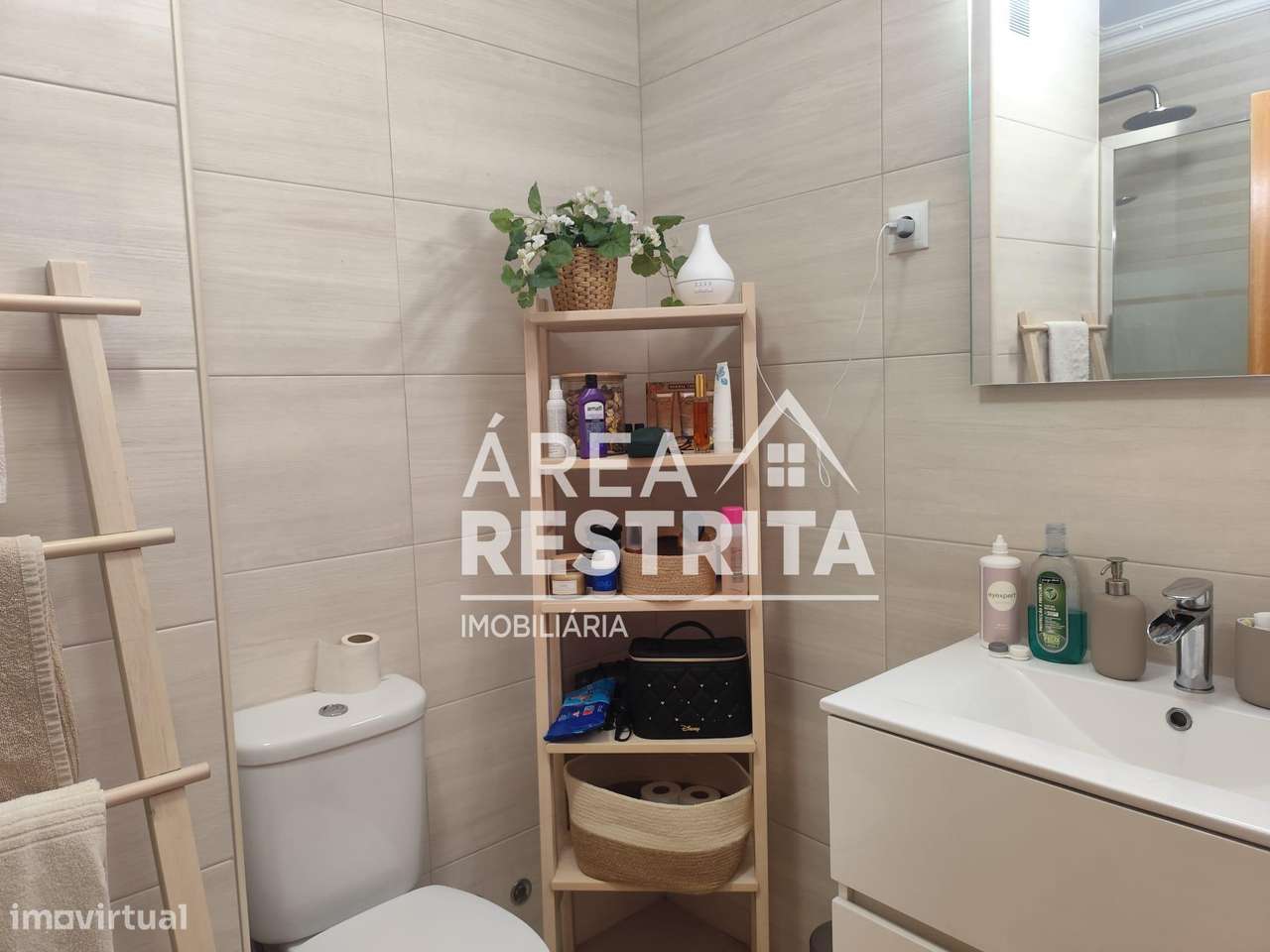 Moradia T3+1 na Quinta do Conde I-35