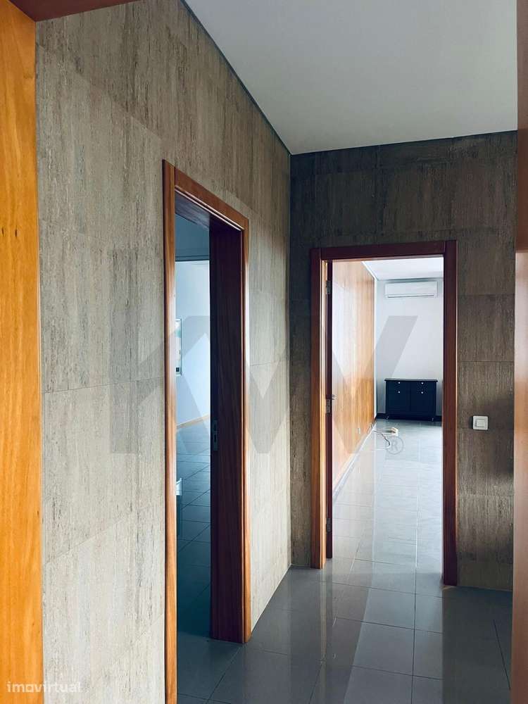 Armazém 767m2 com terreno 1854m2-37