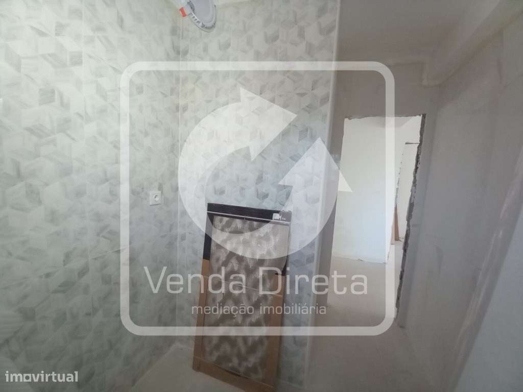 Apartamento T4 remodelado no Laranjeiro-15