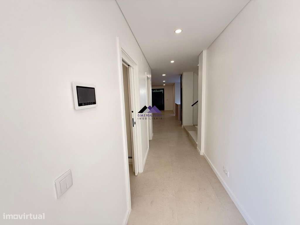 Moradia V3 com Garagem e Piscina a Estrear-13