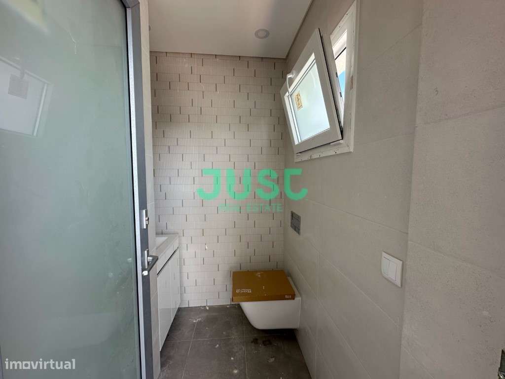 Moradia térrea, isolada, T4 com piscina e garagem em Azeitão.-24