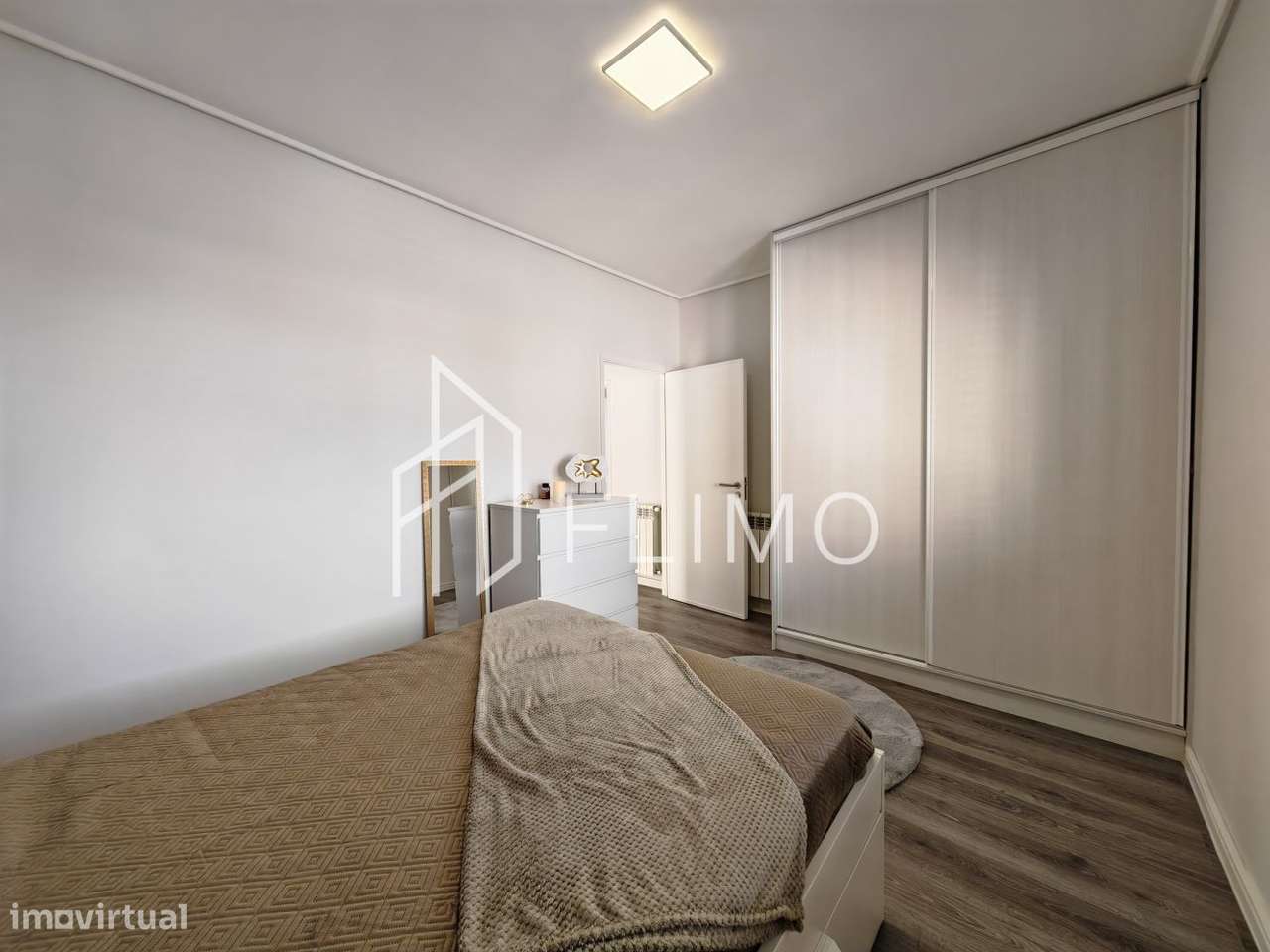 Moradia T4 em Arrifana-11