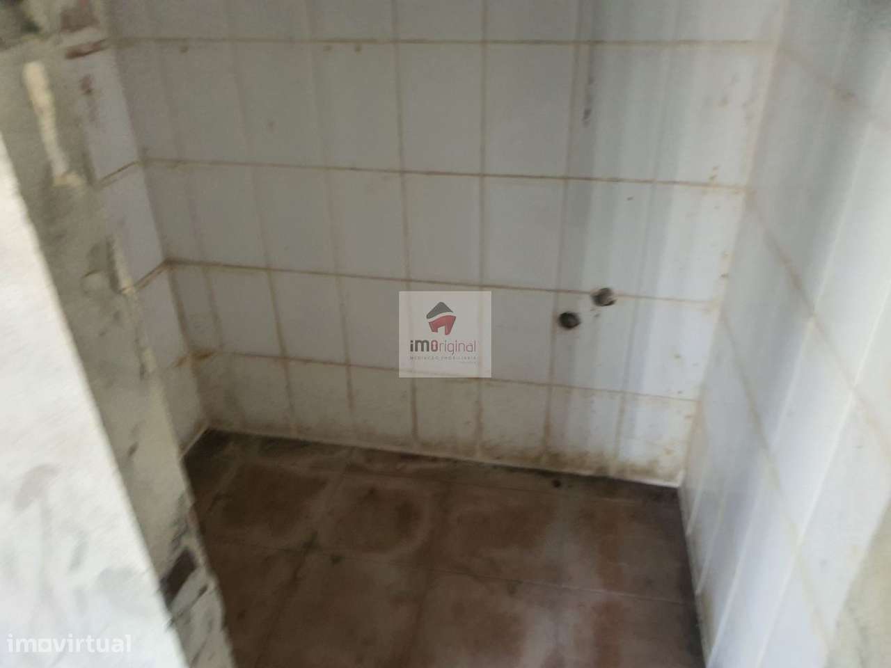 Loja com ABC de 607m2, garagem, escritório, junto praias - Grande imagem: 4/26