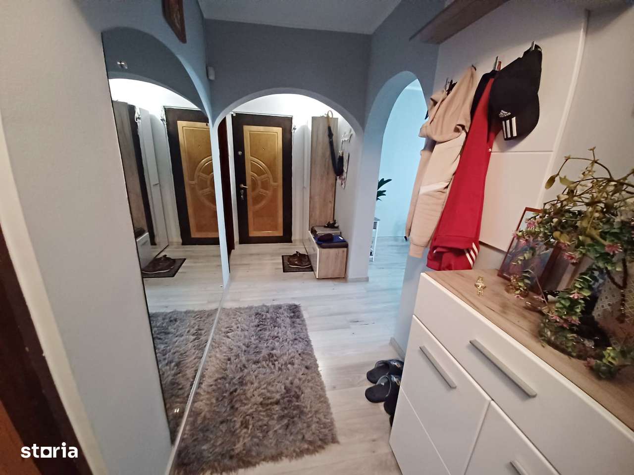 Apartament 3 camere, 70mp, decomandat, boxa, Zona Farmec - Imagine principală: 3/15