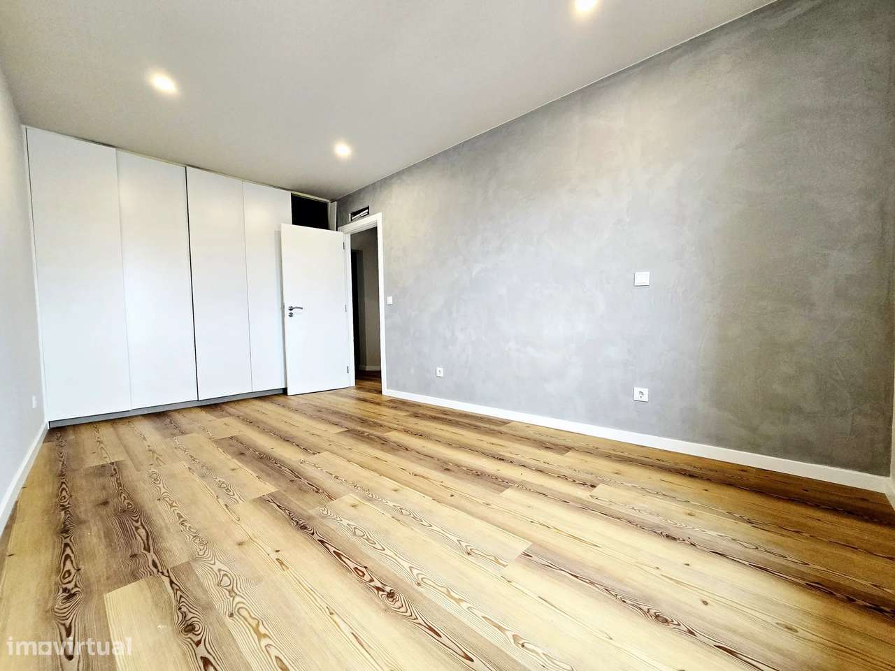 A casa onde o seu futuro começa – Moradia T3 remodelada, moderna e lum-33