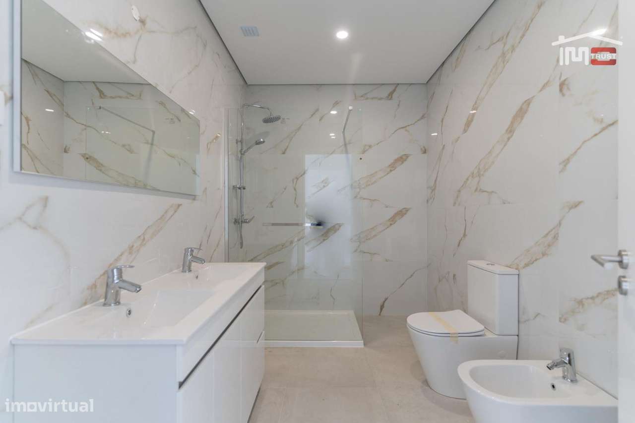 Moradia T3 Geminada inserida num área de terreno com 3861 m2 em Our... - Grande imagem: 5/37