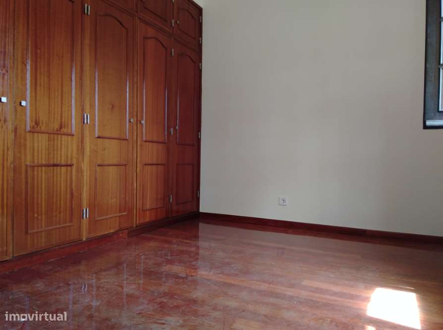 Moradia T3 c/nova junto Fazendas Almeirim-4