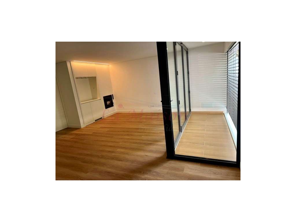 3 Apartamentos T2+1-6