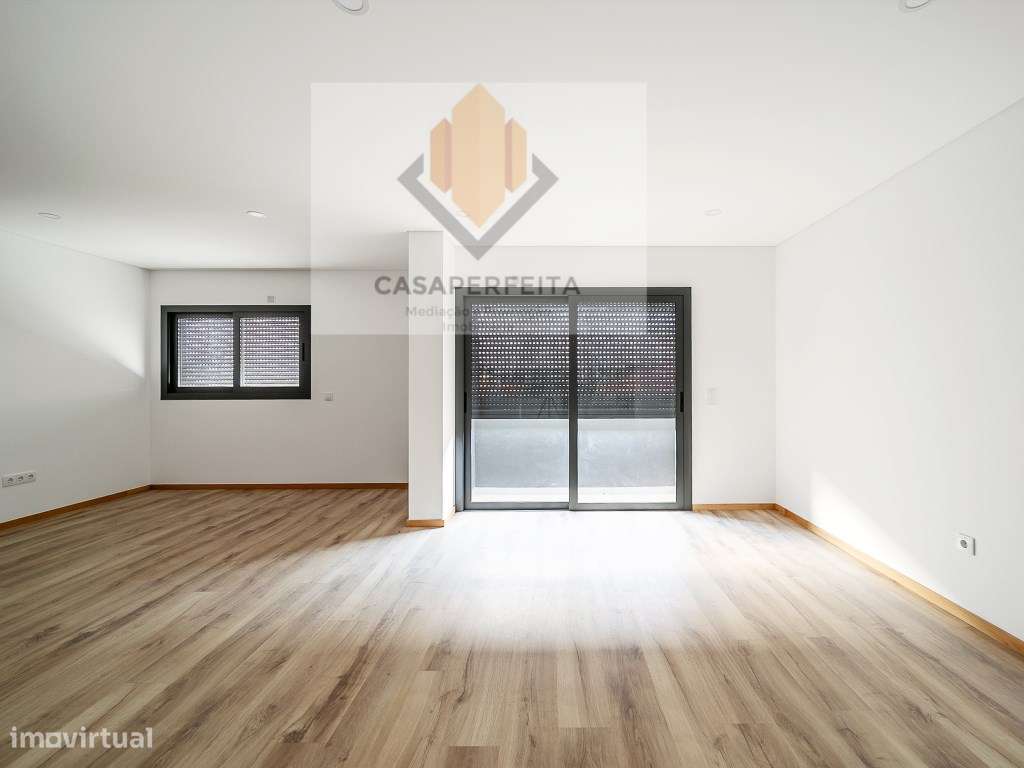 Apartamento T2 Novo com Varanda e Lugar de Garagem - Pedroso-9