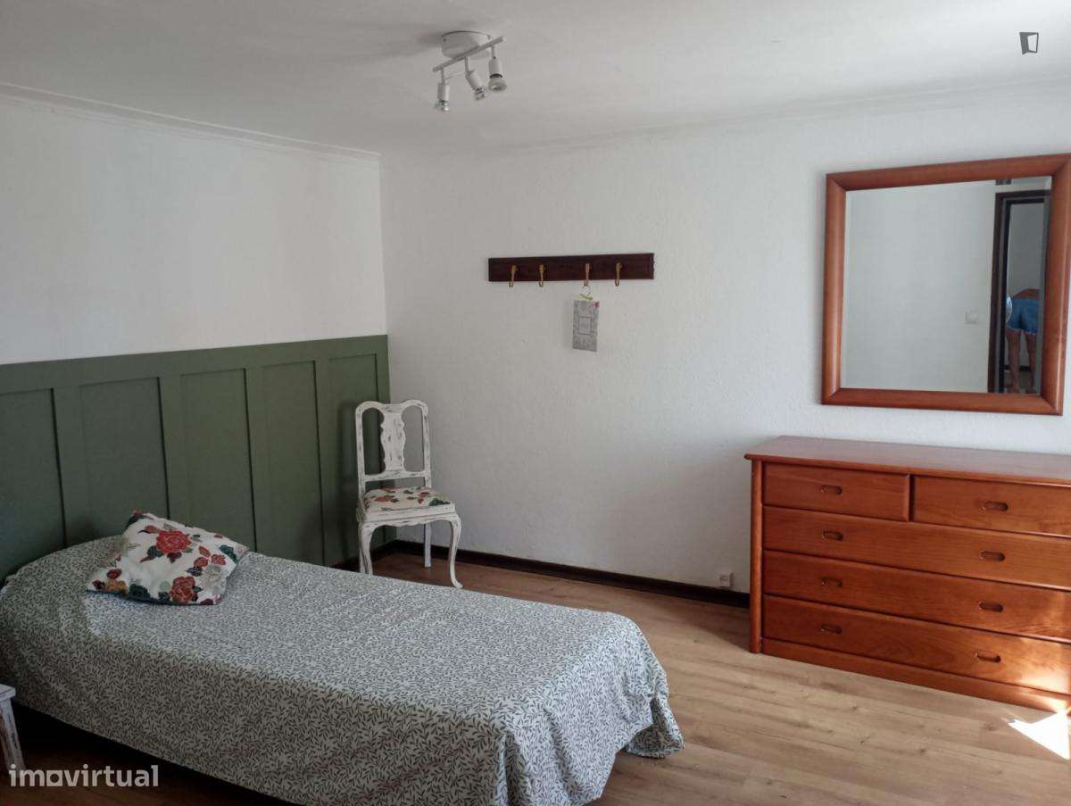 Quarto - localizado em Carcavelos Lisbon - Grande imagem: 2/10