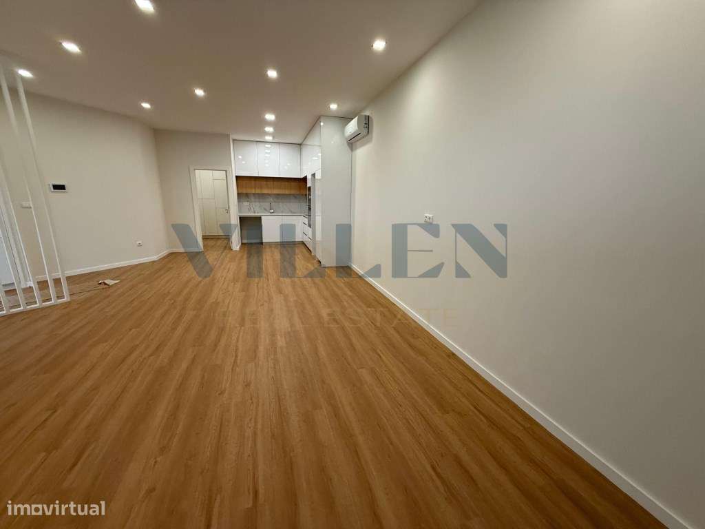 Apartamento T2 com Entrada Privativa e Garagem na Maia-0