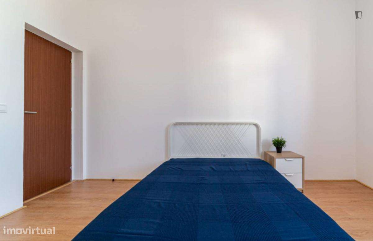 Quarto - localizado em Benfica Lisbon - Grande imagem: 5/6