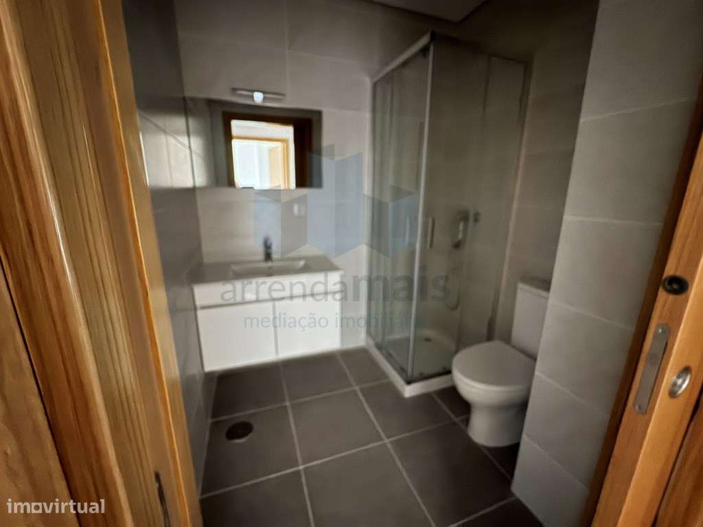 Vende-se apartamento NOVO, T2 com garagem e um sótao, Ultimo piso-9