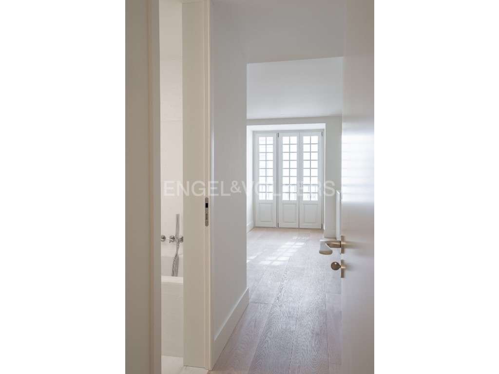 Elegante e luxuoso apartamento T2, junto à Av. da Liberdade-20