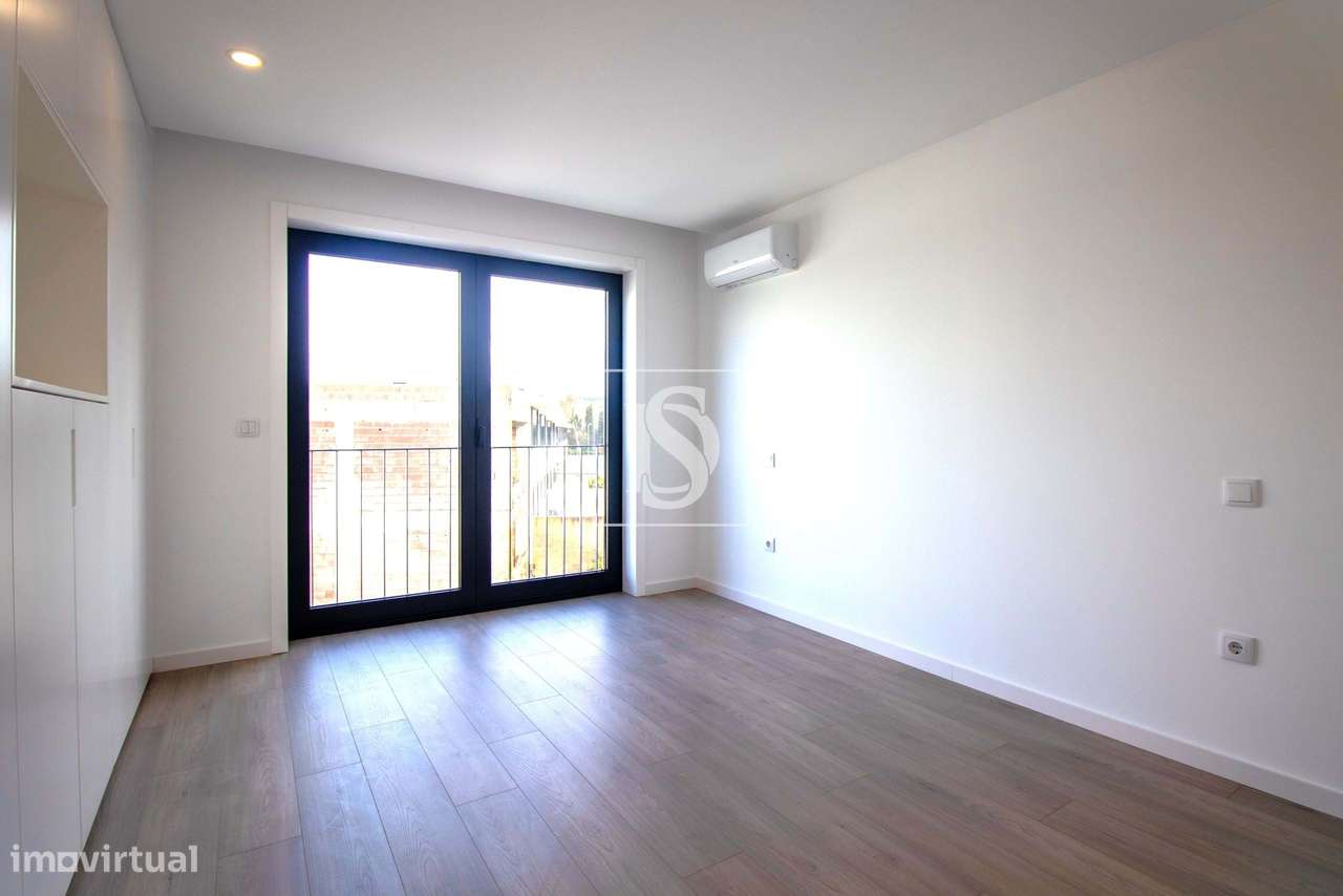 T2 NOVO c/ 139 m², Cozinha Equipada e Garagem Fechada p/ 2 Carros - Grande imagem: 5/19