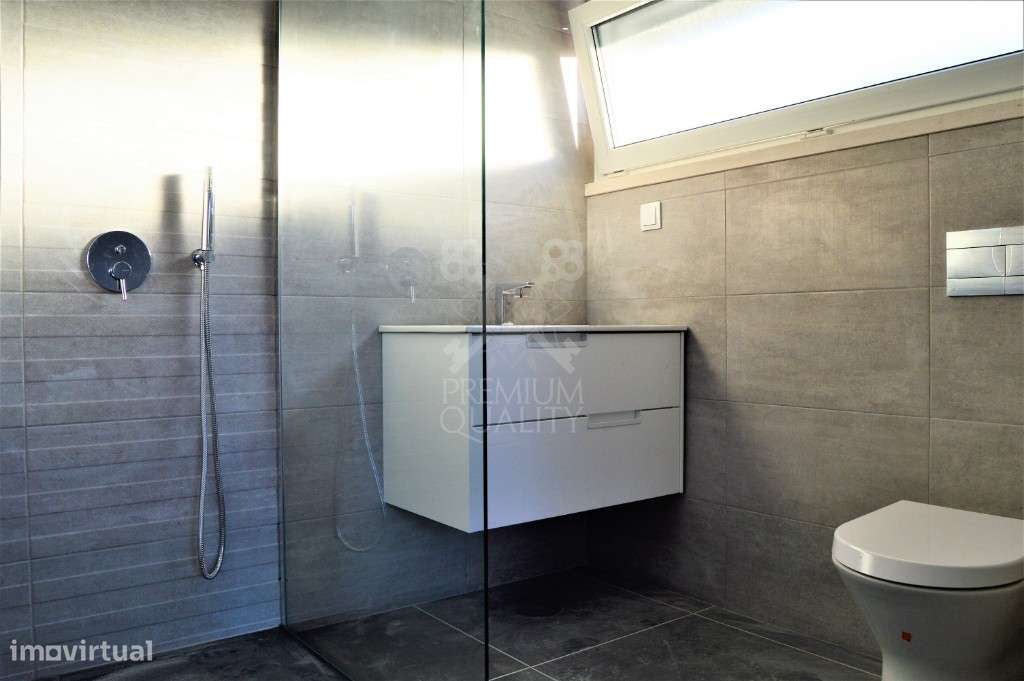 Moradia T3 com piscina para construção-15