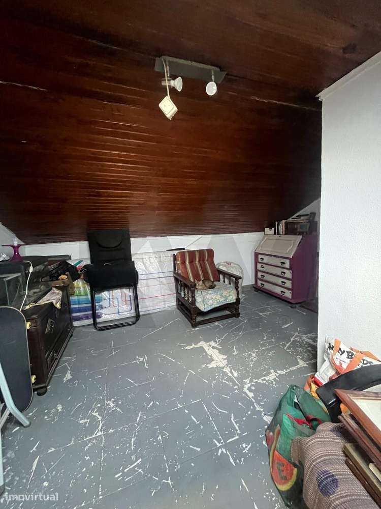 Moradia Tri-Familiar em Duplex T6 com garagem Box , terraço, varanda-19