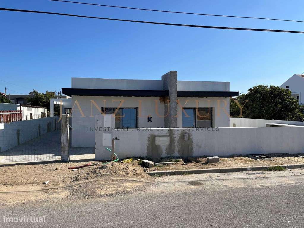 Moradia Térrea T4 com Piscina e Jardim em Fernão Ferro-20