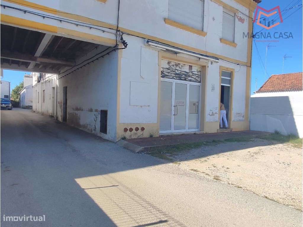 Moradia em Propriedade Total com 3 apartamentos T3, + 1 apartamento...-42