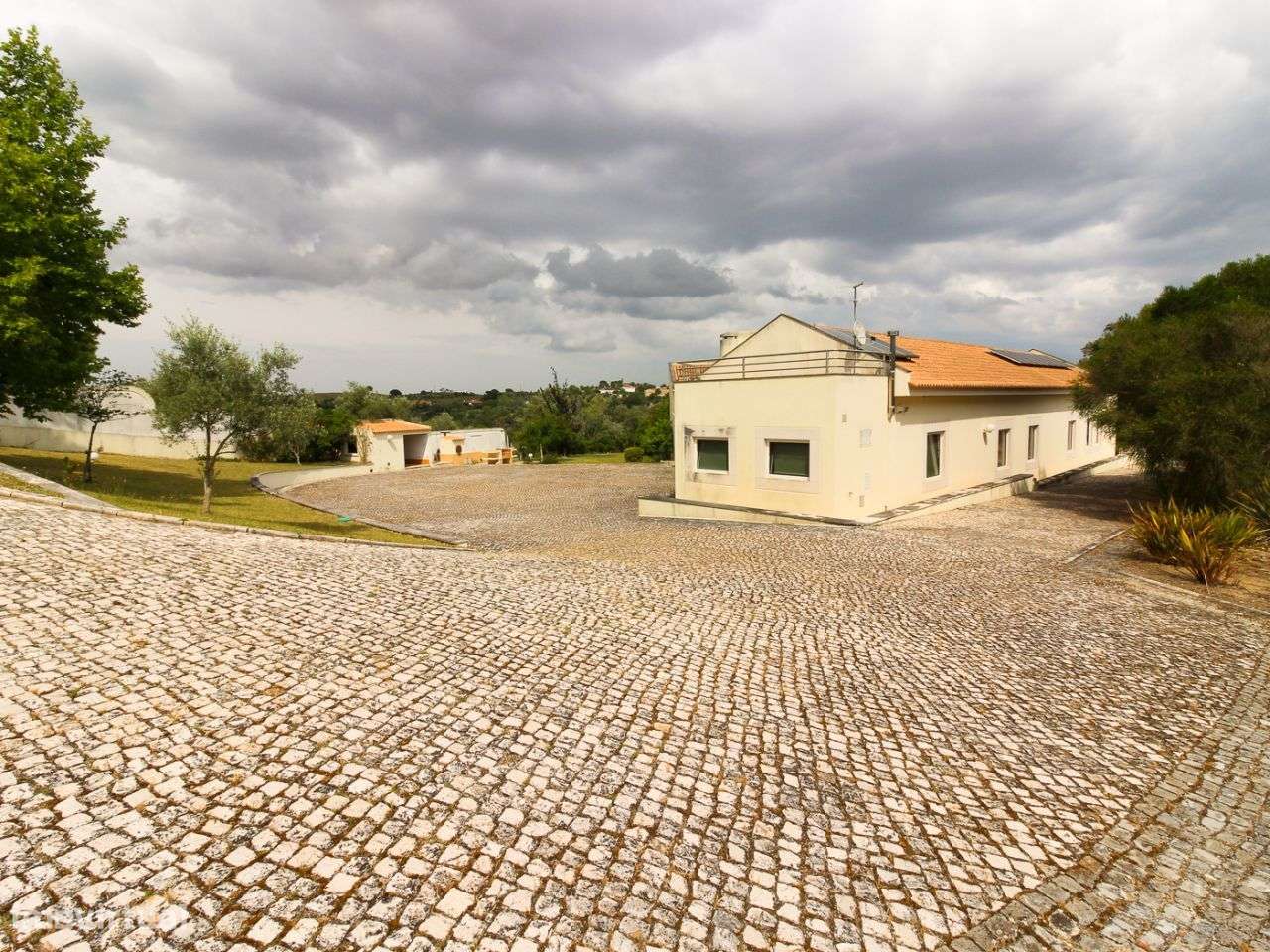 Moradia V7 inserida em terreno de 7.440 m2 - Grande imagem: 5/33