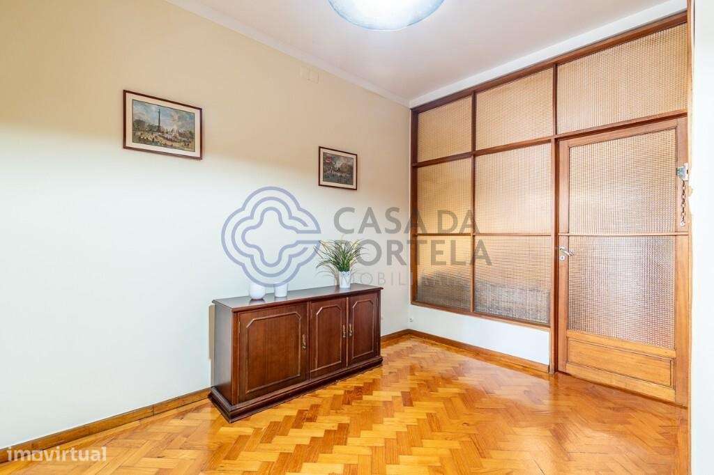 Venda de Prédio na Baixa do Porto, junto à Praça da República. - Grande imagem: 4/37