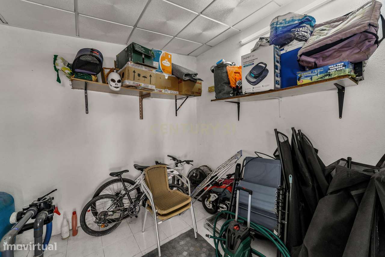 MORADIA T5 COM GARAGEM E PISCINA, 327 M² DE TERRENO PARA USUFRUIR-29