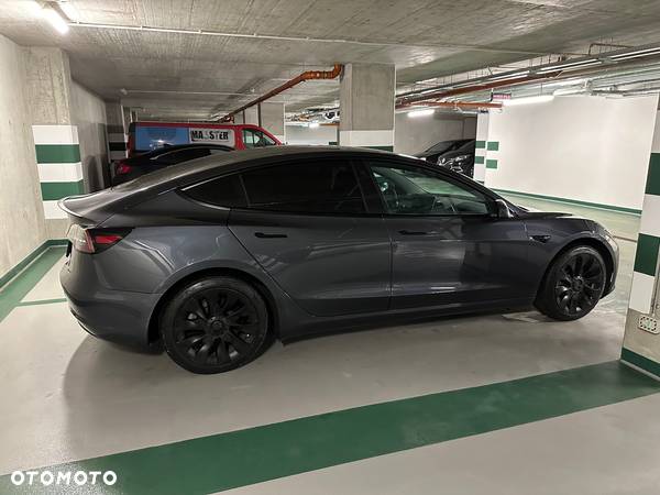 Tesla Model 3 - 8