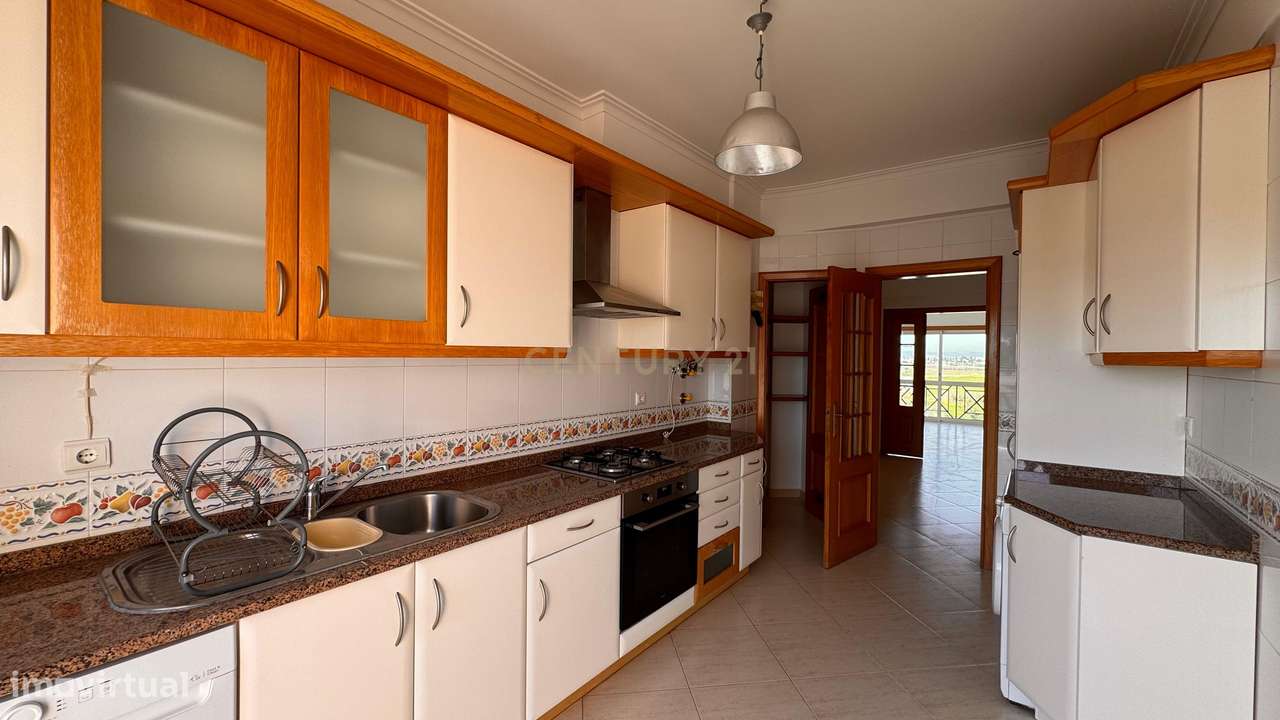 Excelente T4 no Montijo com Garagem e Arrecadação.-10