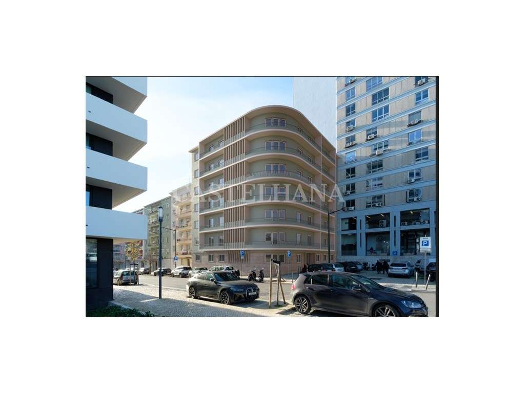 Apartamento T0 para remodelar com área exterior de logradouro - Grande imagem: 4/15