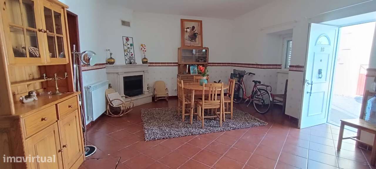 Moradia geminada T3-5