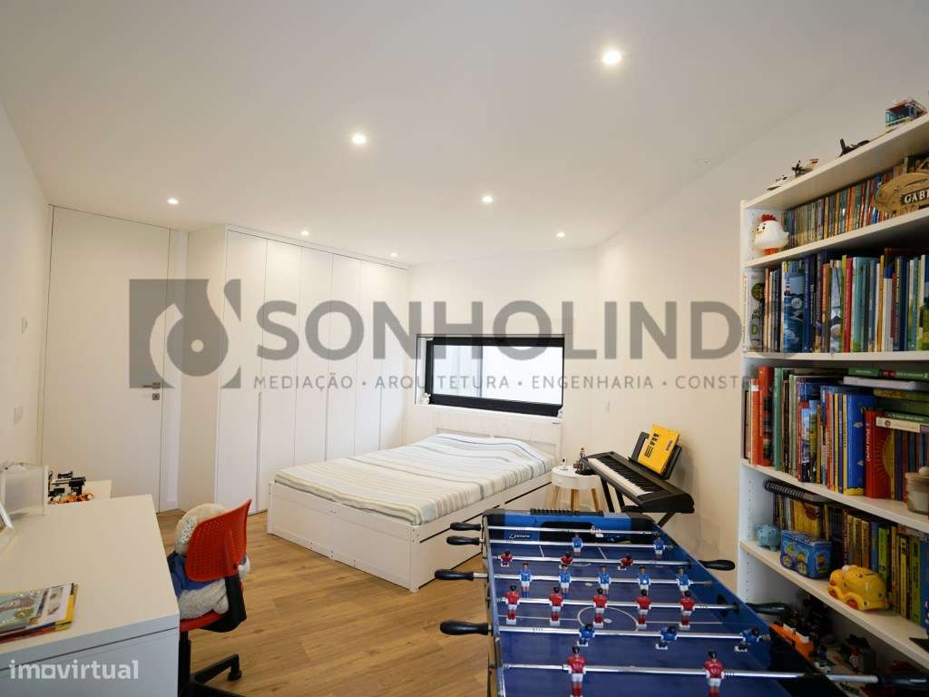 Moradia térrea de 4 frentes, inserida em lote de 700m2, ano de cons...-8