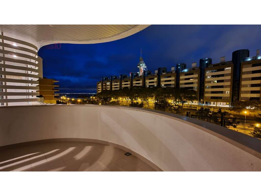 T3 duplex para arrendar em condomínio fechado no Parque das Nações - Grande imagem: 4/28