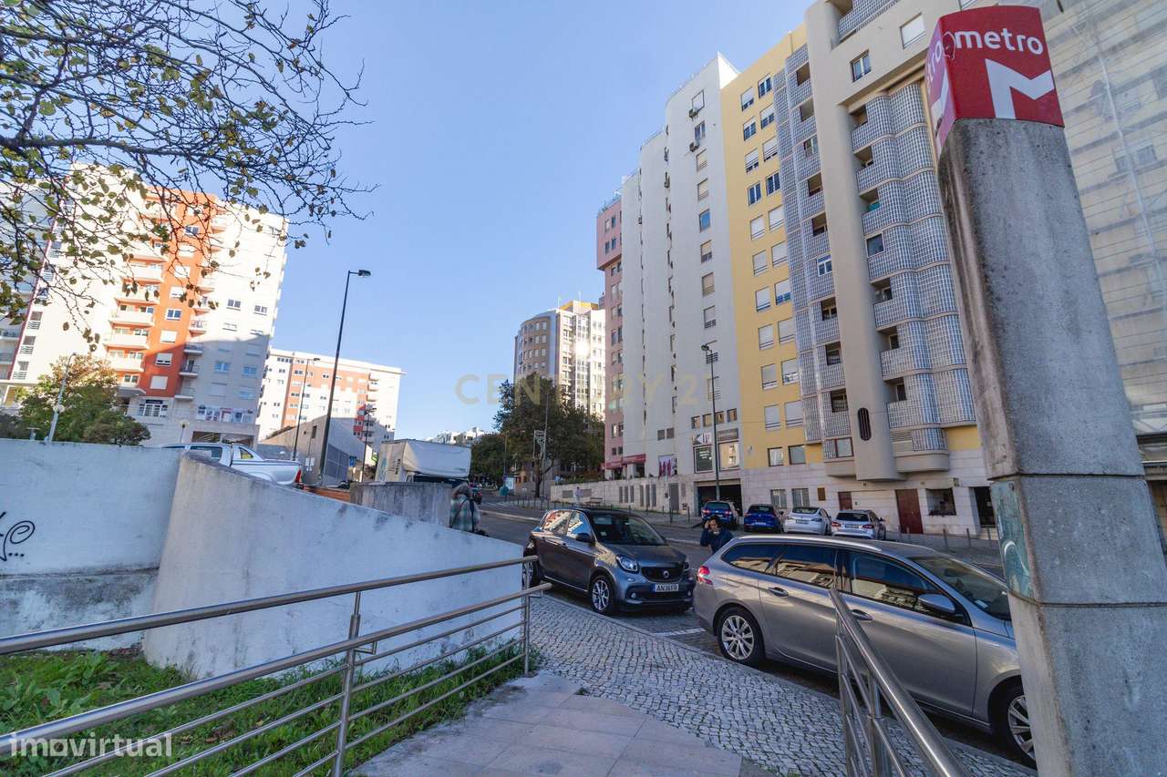 Fantástico T5 Quinta das Conchas frente ao metro-52