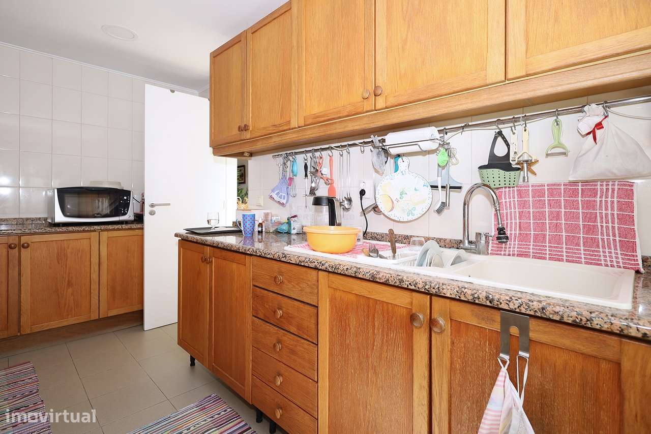 Moradia com duas fracções – Rentabilidade Imediata – Porto Salvo – Oei-18