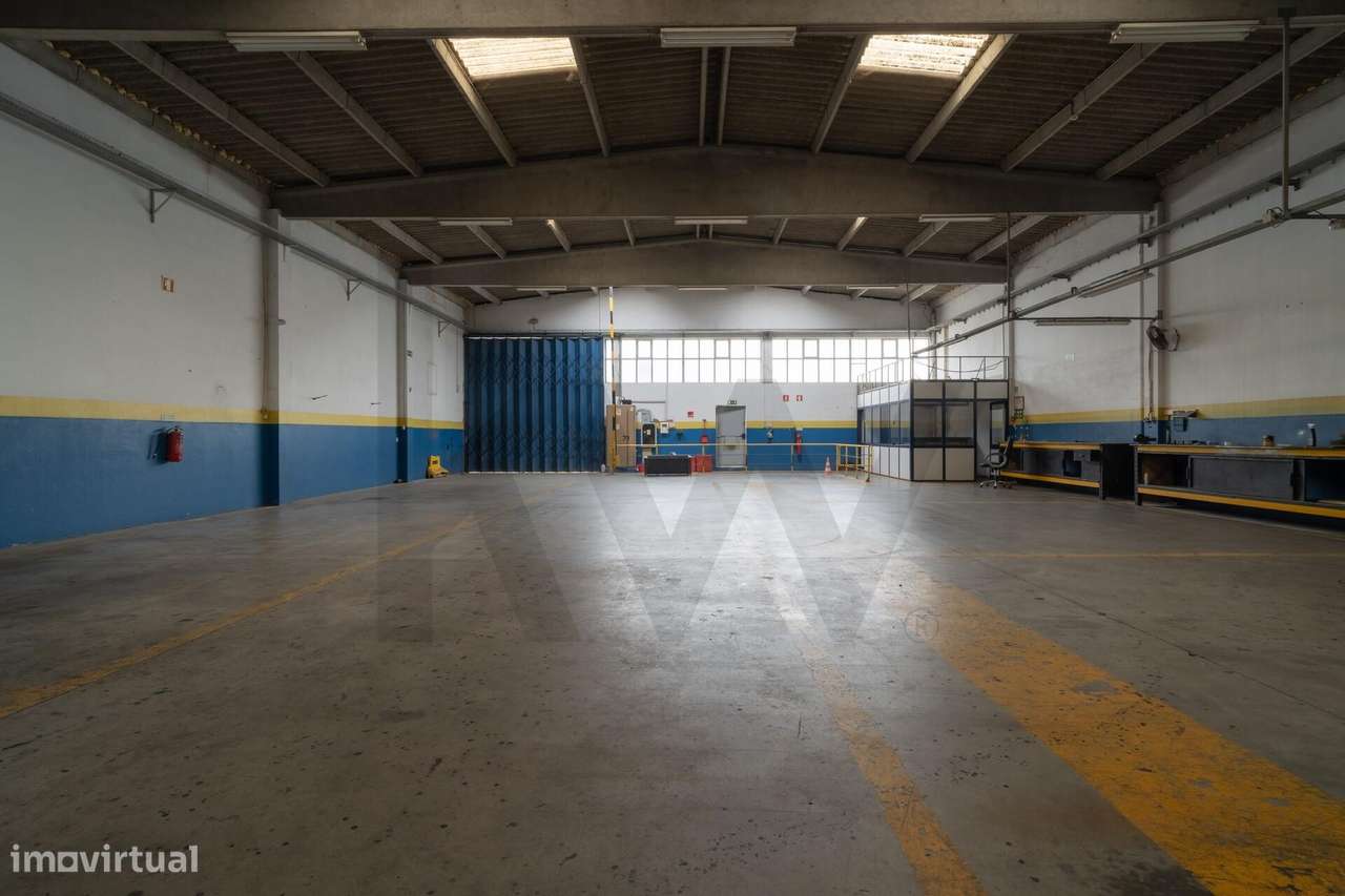 **Armazém com logradouro na Zona Industrial de Serzedo, Vila Nova de G-9