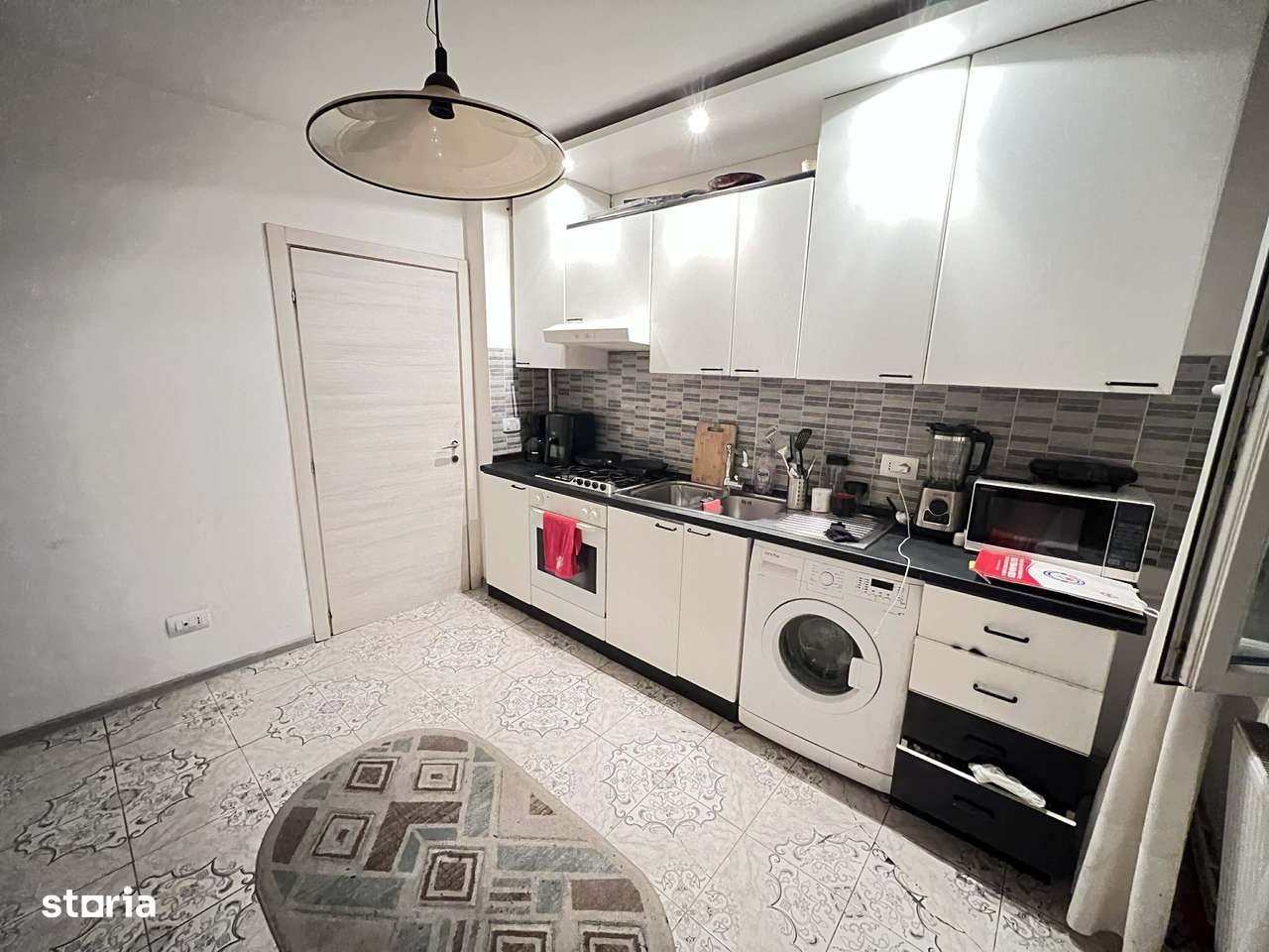 Inchiriere Camera in apartament cu 3 camere - Podu Ros - Imagine principală: 4/4