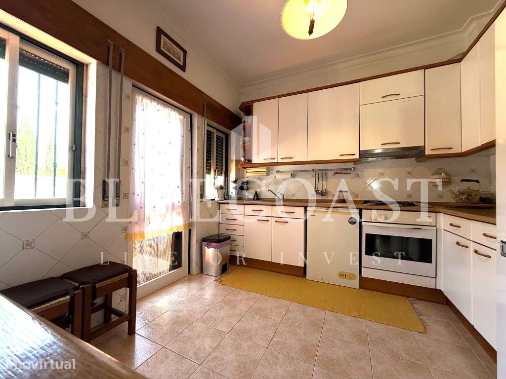 Moradia V4 com 3 Pisos - Espaço e Conforto-14