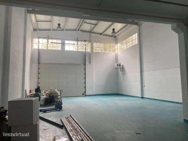 Armazém para arrendar na zona de Sintra, perto do Ral - Grande imagem: 3/7