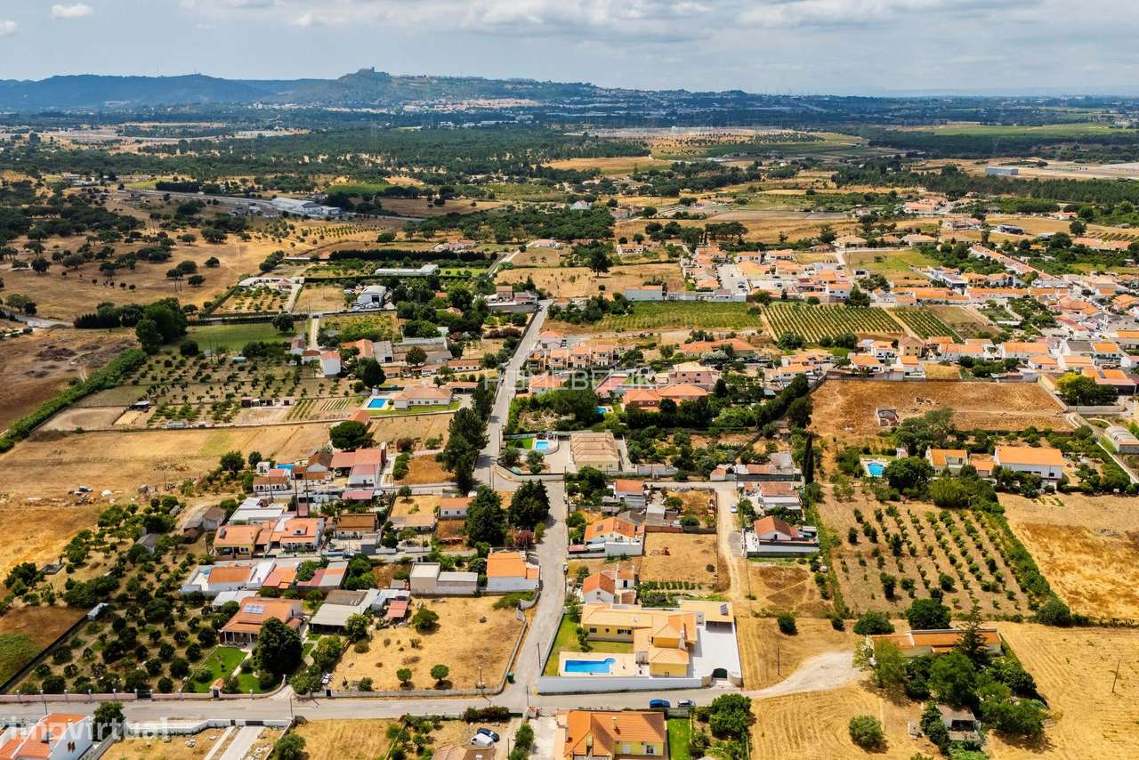 Moradia c/ 354 m² | Lote 1130 m² | Piscina e Jardim em Brejos do Assa-16