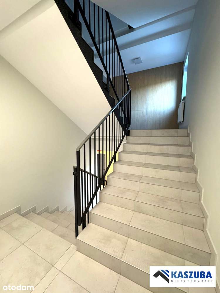 2pok wysoki standard miejsce w hali + komórka-14