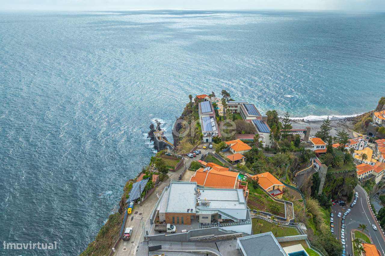 Moradia unifamiliar T3, com vista sobre o mar e sobre a vila da Ponta - Grande imagem: 4/28