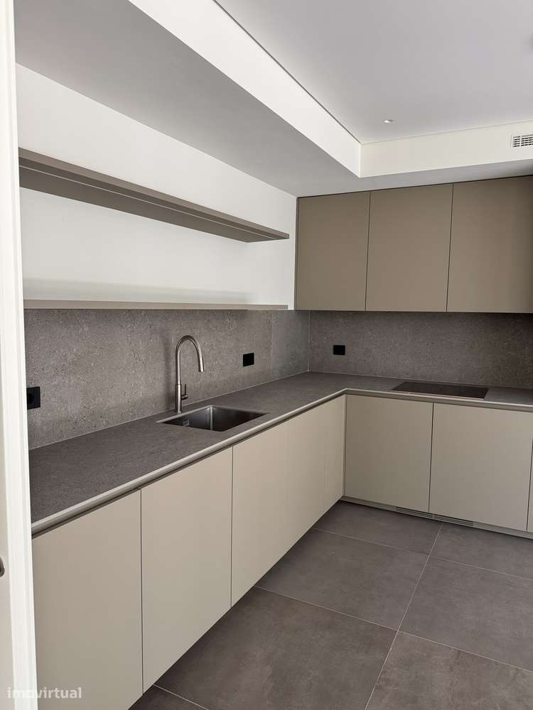 Exclusivo T4 no Prata Riverside Village-5