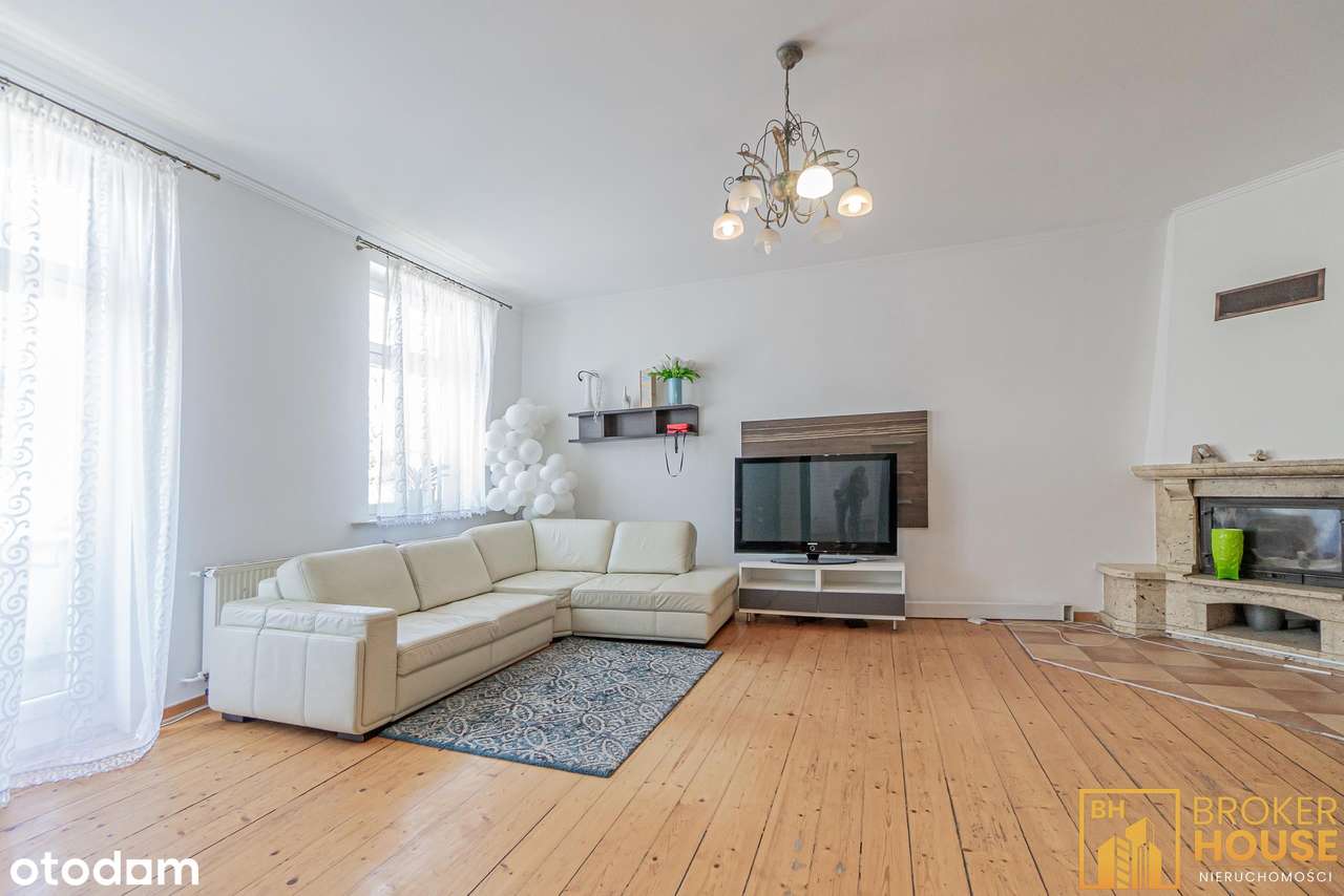 DUŻE MIESZKANIE W KAMIENICY Z BALKONAMI-1