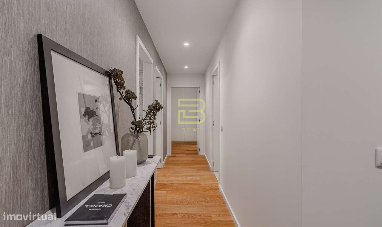 T2 nos Jardins da Arrábida, com vista ampla e desafogada sobre o Rio D - Grande imagem: 4/11