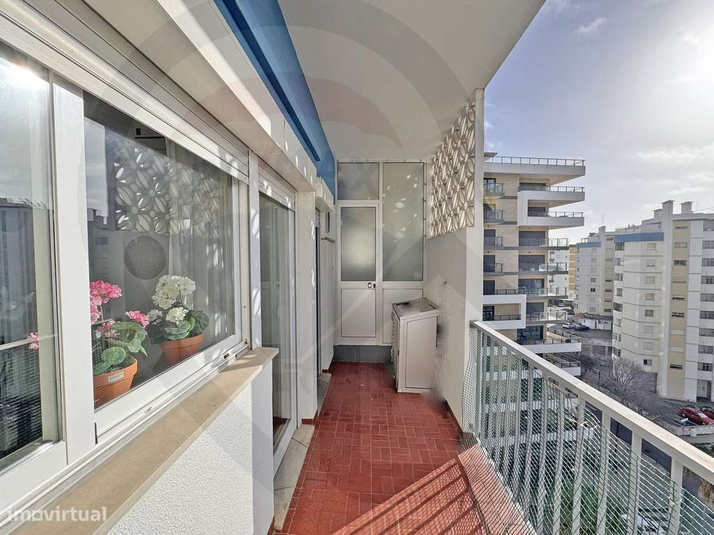 Apartamento T2+1 com Varanda | Praia da Rocha Portimão-11