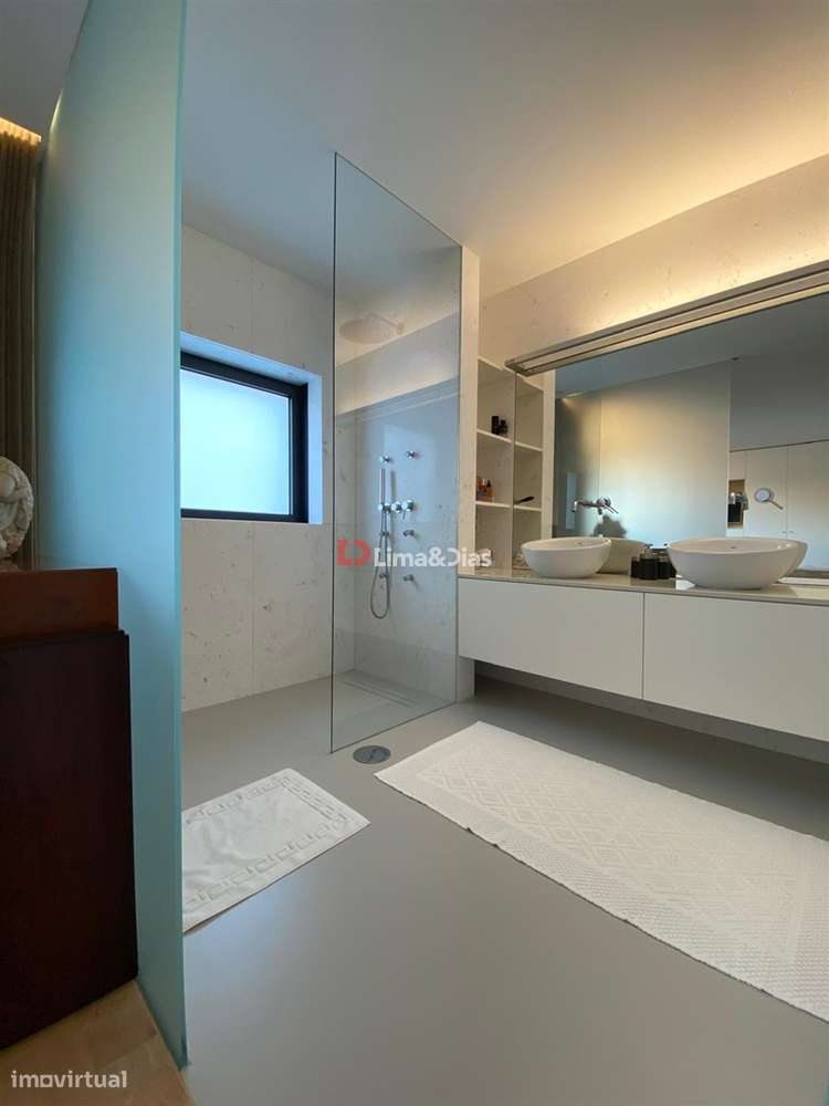 Moradia de Luxo T-3 à praia da Madalena-19