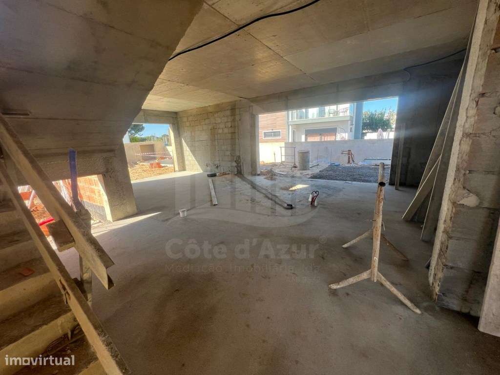 Moradia Isolada T4 com piscina e garagem - Azeitão-17