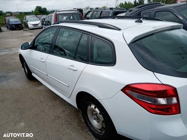 Dezmembrez Renault Laguna 3 2009 2.0dci Euro 4 - 4