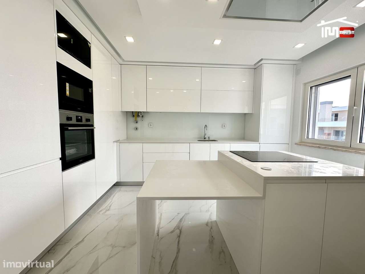 Incrivel Apartamento T3 com Varandas, Garagem e Arrecadação-22
