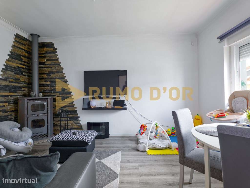 Moradia T2 Térrea em Carambancha, Carregado com 155 m² de Logradouro-6